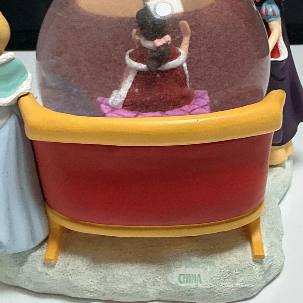 Disney Princess Christmas Sleigh Ride Snow Globe 2003 Rare Vintage